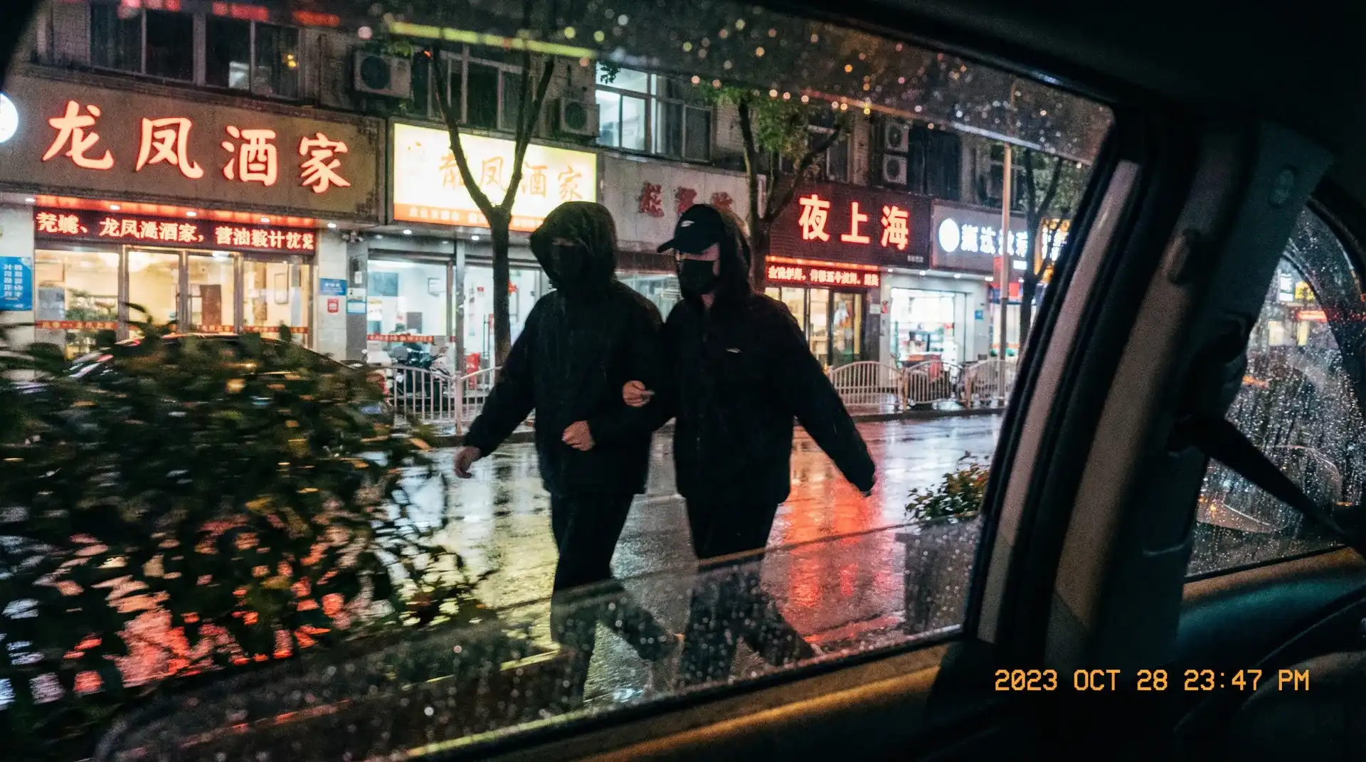 万利app - 顶流明星深夜密会现场抓拍照片